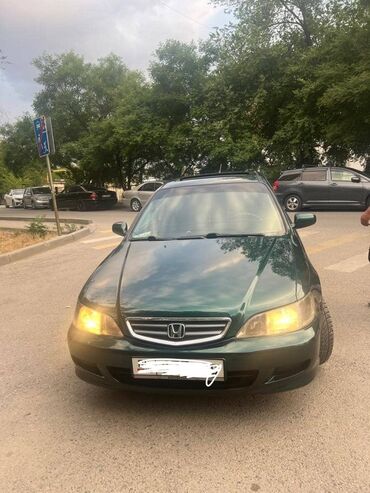 дом на обмен: Представляем седан Honda Accord глубокого темно-зеленого цвета