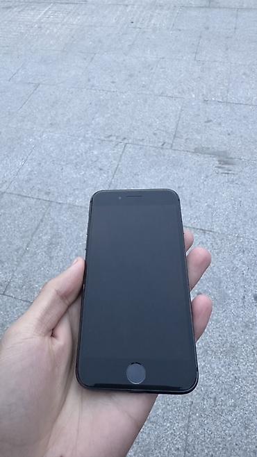 aplle 8: Продаётся iPhone в чёрном цвете с кнопкой Home и Touch ID. Смартфон — 2