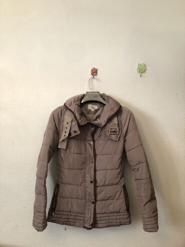 yun şarf: Qadınlar üçün qışlıq şişmə jaket - Rəng: taupe/boz-qəhvəyi - Model