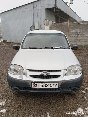 гоночный автомобиль: Chevrolet Niva: 2011 г., 1.7 л, Механика, Бензин, Внедорожник