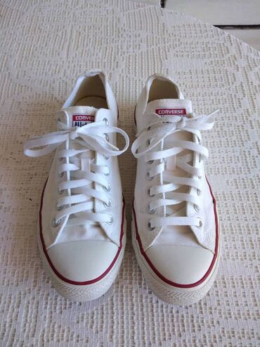 bela kosulja i farmerke muske: Converse Chuck Taylor All Star - br 42 Obuvene svega 2-3 puta