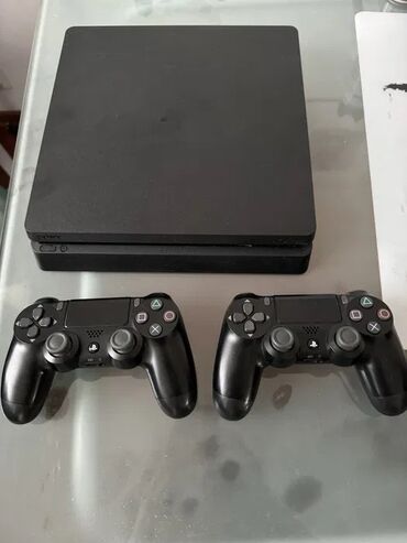 PS4 (Sony Playstation 4): Salam tecili satilir ela veziyetdedi herbir funksiyasi islekdi ev