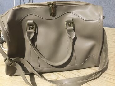 женские кошельки на молнии: Bej rəngli qadın çantası - Material: yumşaq süni dəri - Rəng: neytral