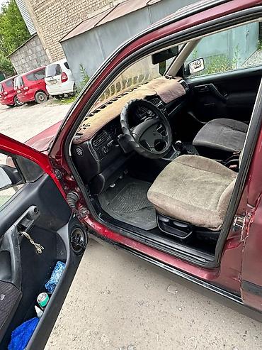 Volkswagen: Volkswagen Vento: 1993 г., 1.8 л, Механика, Бензин, Седан at lalafo.kg — 8 Volkswagen: Volkswagen Vento: 1993 г., 1.8 л, Механика, Бензин, Седан — 8