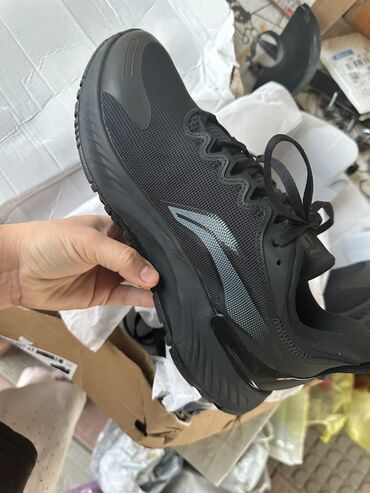 обувь ручной работы бишкек: Кроссовки новые Лининг 43 размер цена 3000 сом Nike 41 размер цена