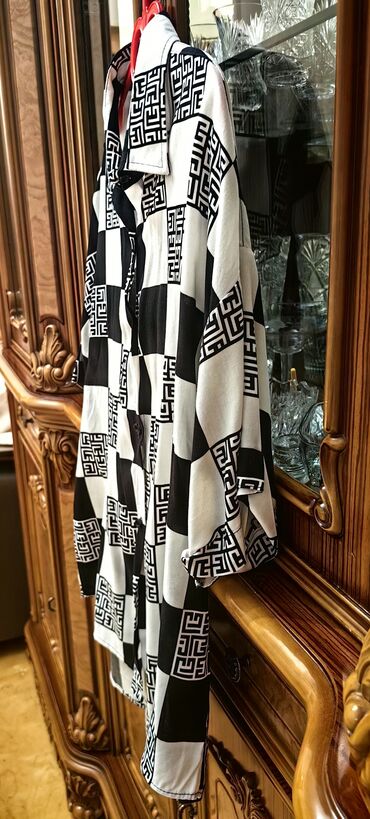 Köynək və bluzalar: Brend: Perfect Brown (Woman) Bədən ölçüsü: EUR M / MEX M / UK 38 — 9