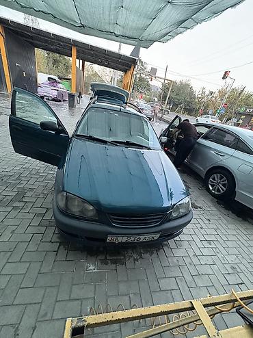 в рассрочка: Toyota Avensis: 1999 г., 1.8 л, Механика, Бензин, Универсал — 2