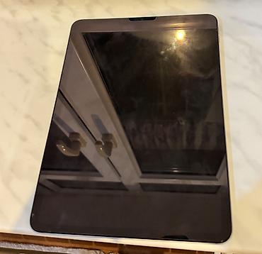 ipad 11 pro m4: İpad satılır Deyerinden ucuz Hec bir problemi yoxdur Üzerində — 1