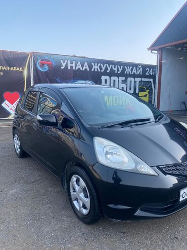 капот ауди с3: Автомобиль Honda Fit черного цвета. Компактный хэтчбек с удобным