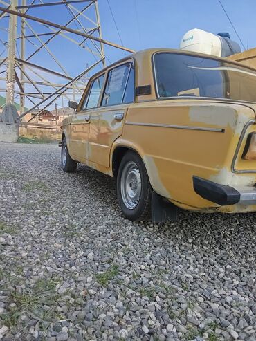 VAZ (LADA): VAZ 2106 sedan - Kuzov: klassik 4 qapılı sedan, sarı rəng. - Mühərrik — 14