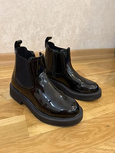qara botinkalar: Zara ботинки 
В идеальном состоянии 
Размер 30
Цена 15 — 1