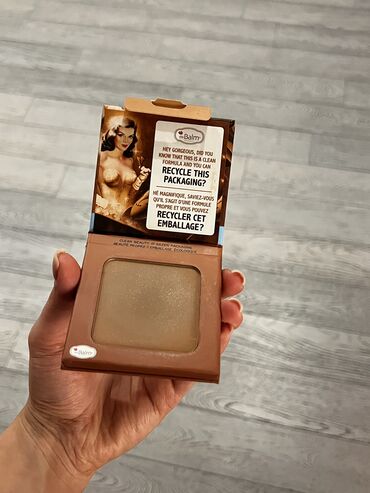 Üz makiyajı: Bronzer, The Balm, İşlənmiş, Ünvandan götürmə