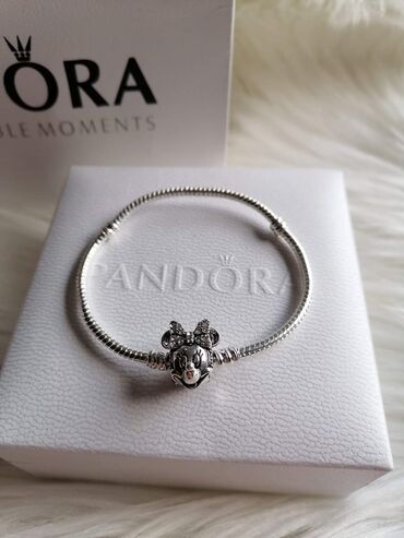 Narukvice: Pandora narukvice sa Originalnim pakovanjem
Cena:3600din — 4