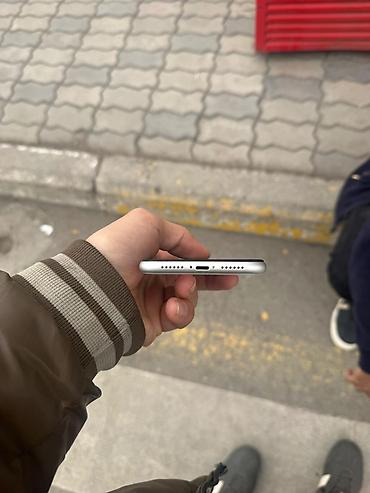 iphone s16: IPhone 11, 64 GB, Gümüşü — 4