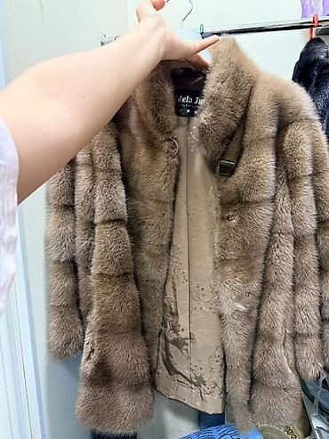 Шубы: Срочно продам шубы! 1)Цена на черную греческую цельную автоледи шубу — 9