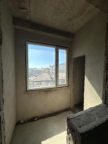 рынок баят квартира: 3 комнаты, 90 м², ул. Ахунбаева / Малдыбаева Элитка, 5 этаж, ПСО (под самоотделку) — 3
