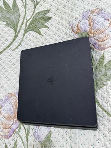 джойстик плейстейшен 3: Игровой комплект PlayStation 4 Slim (чёрная) В состав входит: -