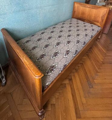 işlənmiş mebilər: Tikiş maşını-100 m Çarpayı matras ilə əla vəziyyətdə-100 m Tumba - 30