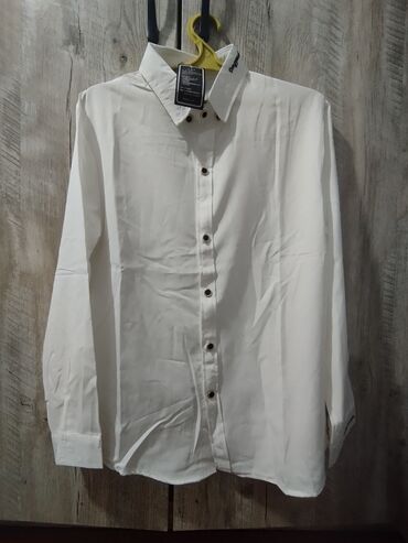 однотонная футболка: Рубашка и батник 
новые
L, M 
300, 250 c