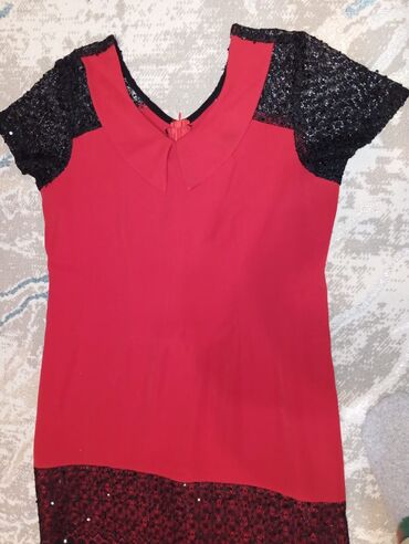 Dəstlər, kostyumlar: Qadın geyimləri dəsti – 3 ədəd 1) Qırmızı qısa don: - Klassik düz — 30