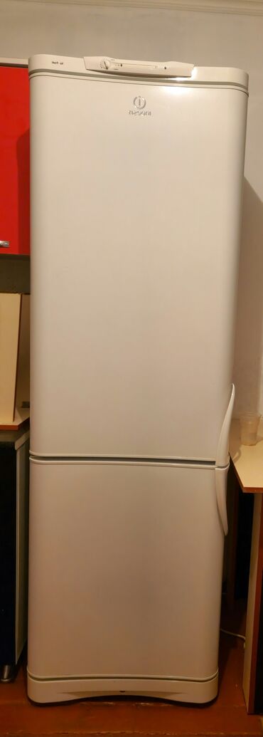 продаю холодильник бу рядом ул ахунбаева: Холодильник Indesit, Б/у, Двухкамерный, No frost, 185 *