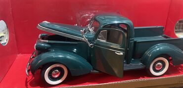 заказать модель машины: 1/18 demir kolleksion model 

1937 StudeBaker Couope express pick up