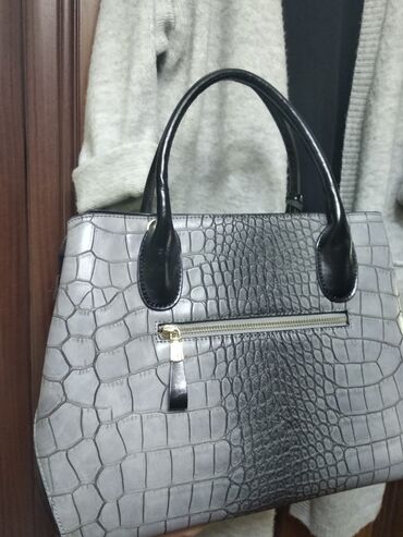 аксессуары на meizu m3: Продам сумку состояние новое, фобричный Пекин хорошего качества отдам
