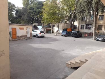 Kommersiya daşınmaz əmlakının satışı: Binəqədi rayonu 9-cu mkr da (204) kv obiyekt satıram 1 kv m (4000) — 6