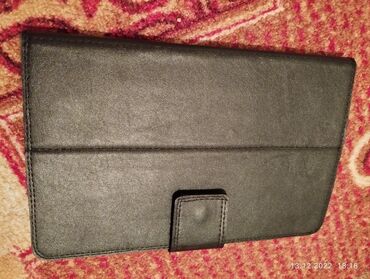 кожаный чемодан: Чехлы на планшеты полностью кожаные. Ручная работа, на кнопках или