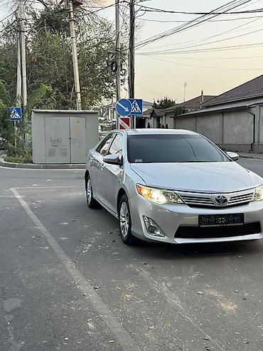 50: Toyota Camry: 2013 г., 2.5 л, Вариатор, Гибрид, Седан — 2