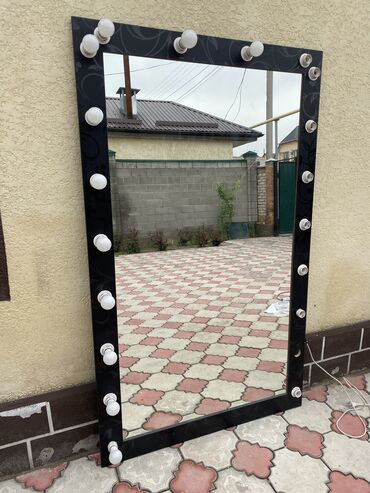 Декор для дома: Срочно продаю студийное зеркало с освящением 
Размер 110*180