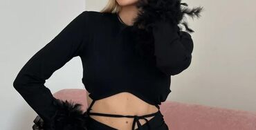 Кече көйнөгү, Кыска модель, Жеңдери менен, Канат жүндөрү, Далысы ачык, XL (EU 42)