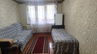 Долгосрочная аренда комнат: Сдаётся комната в квартире для двух девушек, с подселением . 6 мкр