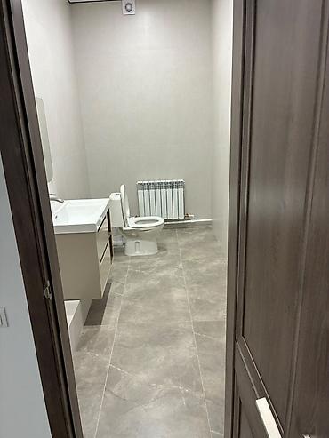 Аренда офисов: Эркиндик Сдаются офисы -230 кВ( 2 этаж) -240 кв( 2 этаж) -84 кВ (1 — 6