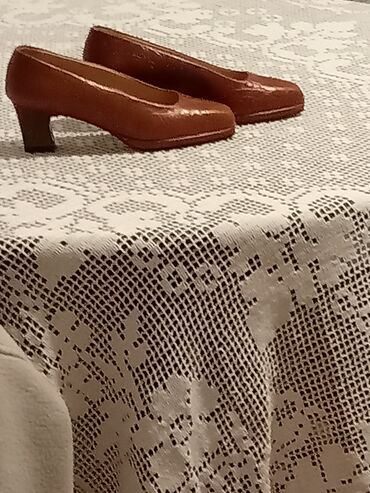 Salonke: Salonke, 37 — 14