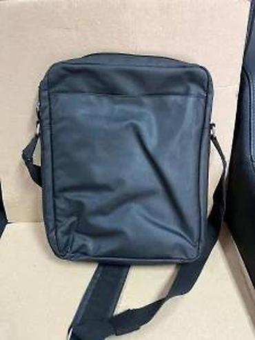 Torbe: Crna torba preko ramena sa više pregrada - Materijal: izdržljiva — 9