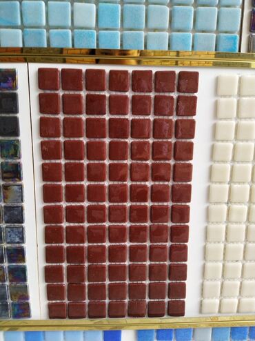metbex kafeli: Mozaik kafel – kvadrat formalı, parlaq səthli, qırmızı rəng. - Vərəq