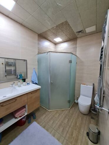 Uzunmüddətli kirayə mənzillər: Razində Aygün mall-ın yanında, Bakıxanov rezidens-də 13 mərtəbəli — 14