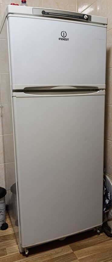 Блендеры: Б/у 2 двери Indesit Холодильник Продажа, цвет - Белый, С колесиками