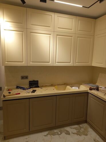 Sifarişlə yataq dəstləri: Bej rəng palitrasında klassik-modern tərzdə mebel dəsti - Yataq otağı — 3