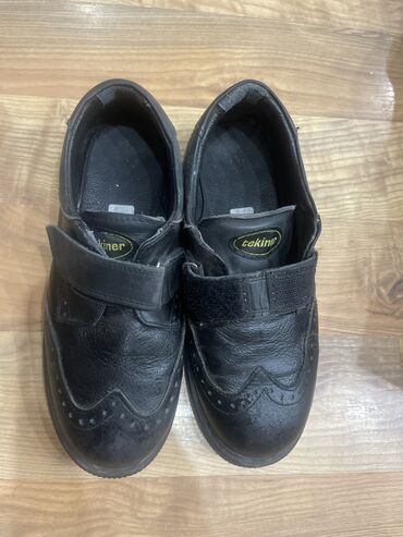 шипы на обувь: Продаю туфли кожаные мальчиковые 36р 
Производство Турция