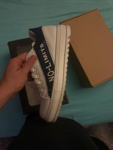 c a tunike: Trainers, size - 40