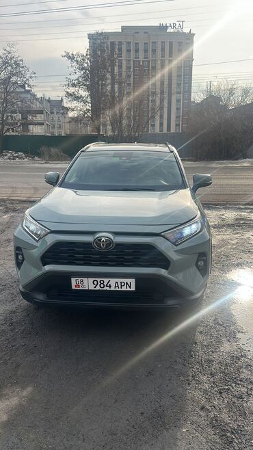 Toyota: Toyota RAV4: 2022 г., 2.5 л, Автомат, Бензин