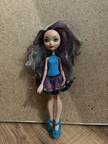 Oyuncaqlar: Ever After High seriyasından olan kukla tam deffektsiz. Mavi rəngli