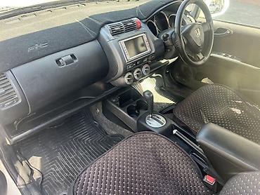 rx 3: Honda Fit: 2002 г., 1.3 л, Бензин — 5