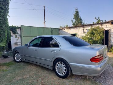 Mercedes-Benz: Mercedes-Benz E-Class (W210) sedan - Kuzov: 4 qapılı sedan, gümüşü — 11