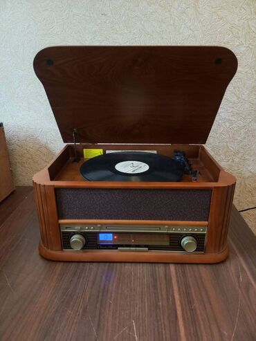 бронзовые подсвечники антиквариат: Retro görünüşlü müasir radiolu diskli blutuzlu plastinka vinil