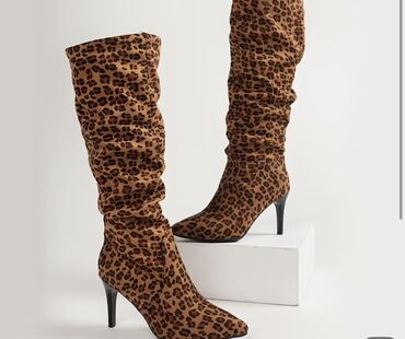 Сабо: Leopard naxışlı qadın uzun çəkmə - Model: dizə qədər, yığımlı şaft
