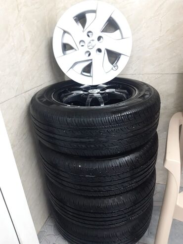 Təkərlər: Disk təkər Toyota 195 / 65 / R 15, 5 Boltlu