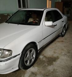 Mercedes-Benz: Mercedes-Benz 220: 2.2 l | 1995 il Sedan — 3